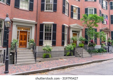 Louisburg Sq In Beacon Hill Boston