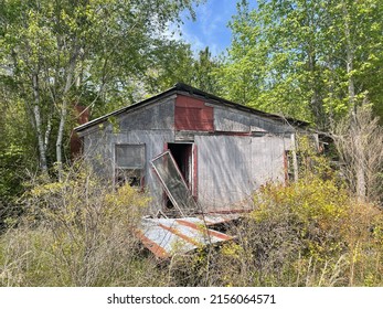 Louisville, Ga USA - 04 11 22: Abandoned dilapidated building in the country tin shed