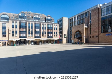 Louvain-la-neuve, Belgium, Avril 5, 2020, Place De L'Université