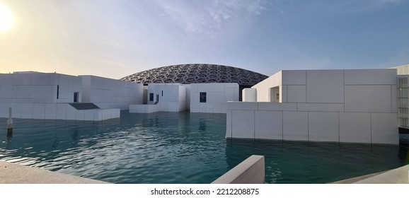 louvre - UAE - futuristic looking building