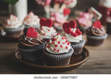 Love concept cupcakes served in the plate,selective focus 