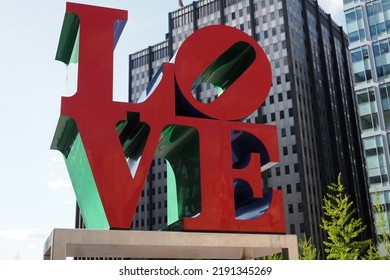 Love In Philly, With Signs Of Love, Philadelphia, PAUSA May 5. 2022