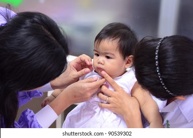 Lovely Baby Don't Like Dentist