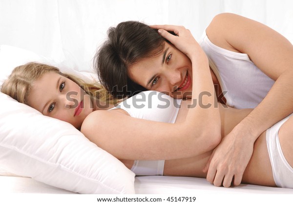 Lovely Couple Bed Lying Bedroom Stockfoto Jetzt Bearbeiten