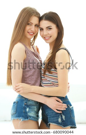 deux teen lesbiennes ayant sexe