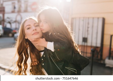 Agree, remarkable Wife kissing teen girl opinion Knows Wife kissing teen girl