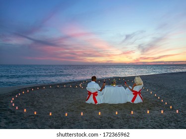 395 Candlelight dinner beach Images, Stock Photos & Vectors | Shutterstock