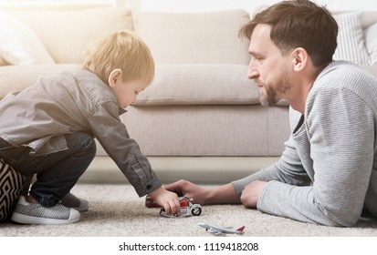 Papa E Hijo En Carro Imagenes Fotos De Stock Y Vectores Shutterstock