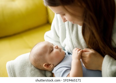 授乳 の画像 写真素材 ベクター画像 Shutterstock