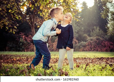 loving siblings giving kis