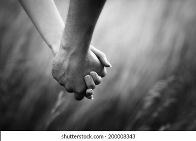 Couple Main Dans La Main Photos Et Images De Stock Shutterstock