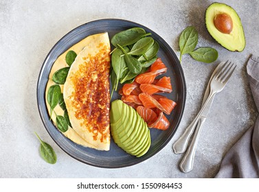  Low Carb Breakfast With Omelette, Smoked Salmon, Avocado And Fresh Spinach. 