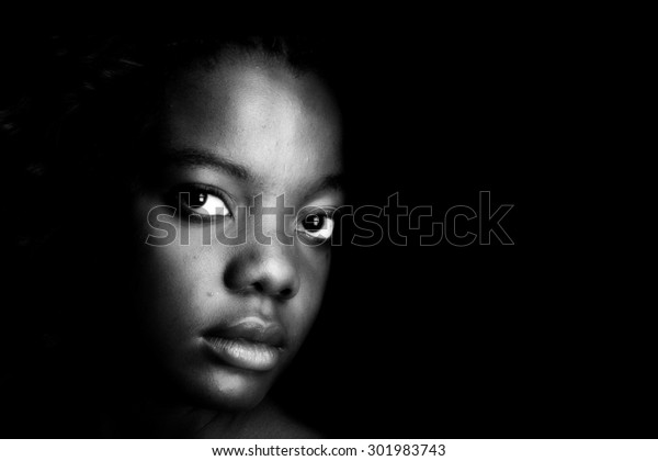 Portrait D Une Noire Americaine Noire Triste Visage Photo De Stock Modifiable