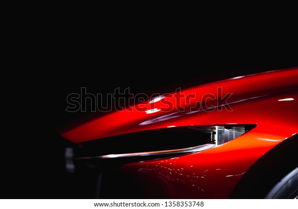LOw\
key, Side view Headlight lamp of new cars,copy\
space.