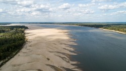 Low Water Exposes A Sand Bar On The Mississippi River Near Grand Gulf, MS.