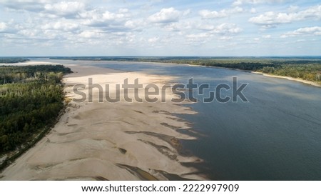 Low water exposes a sand bar on the Mississippi River near Grand Gulf, MS.