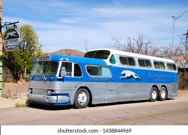 Lowell, Arizona, 04/05/2012
Classic Greyhound Coach With Panorama Deck