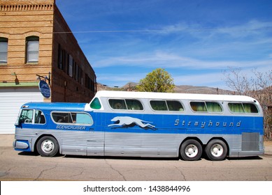 Lowell, Arizona, 04/05/2012
Classic Greyhound Coach With Panorama Deck