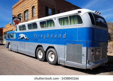 Lowell, Arizona, 04/05/2012
Classic Greyhound Coach With Panorama Deck