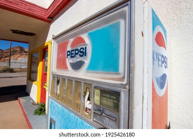 Lowell, Arizona, USA - December 13 2019: A Vintage Pepsi Vending Machine At A Non-functional Restored Filling Station. 