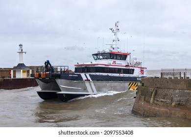 LOWESTOFT, SUFFOLK, UK - DECEMBER 8, 2021: The 27m Crew Transfer Vessel (CTV) Mareel Verdigris, Enters The Sanctuary Of Lowestoft Harbour From The Offshore Wind Farms, As Storm Barra Approaches.