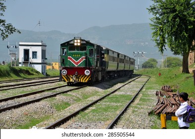 imagery in a train to pakistan