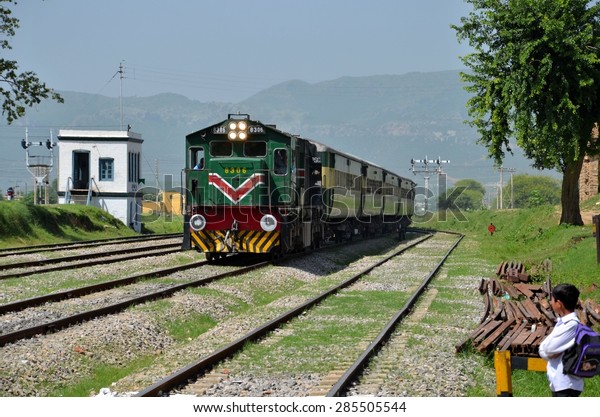 train to pakistan characters