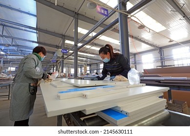 1,067 Furniture production line worker Images, Stock Photos & Vectors ...