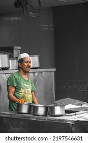 Lucknow, Uttar Pradesh - 12 June 2022,  Men Selling A Food On The Street In Aminabad Market Lucknow, Street Food