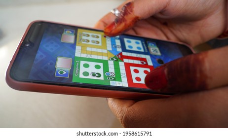 Ludo King. Women Sitting At Home Playing Ludo Game On Mobile. Lockdown In India. Mobile Interface Of Ludo King Mobile Application.  Indian Gaming