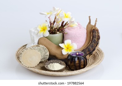 Luffa, Herbal Compress, Thanakha Powder And Tamarind For Want To Treat Acne On The Face. It Controls Reduce Clogged Pores.