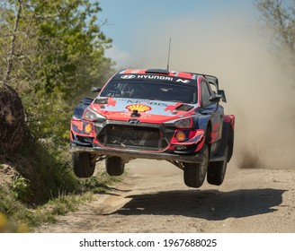 Luilhas, Portugal - 16 April 2021: Ott TÄNAK (EST), Martin JÄRVEOJA (EST), HYUNDAI SHELL MOBIS WRT, HYUNDAI I20 Coupe WRC, Jump During A Test Day