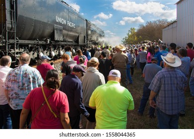 Luling, Texas - 6 November 2019: A Large Crowd Surrounding The Union Pacific Big Boy Engine 4014