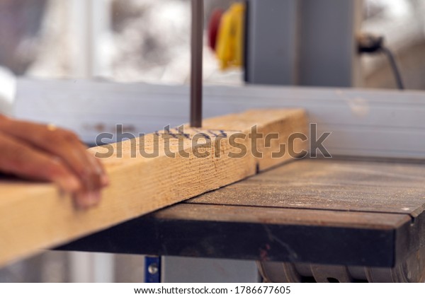 lumber cutting with band\
saw