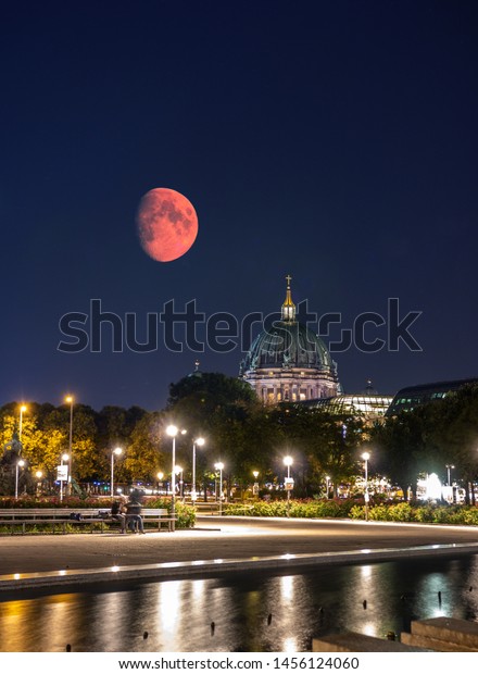 lunar eclipse in\
capital city of Germiny
