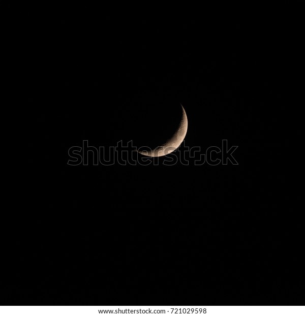 The lunar phase (Moon Phase) or phase
of the moon is the shape of the illuminated (sunlit) portion of the
Moon as seen by an observer on Earth 24 Sep
2017