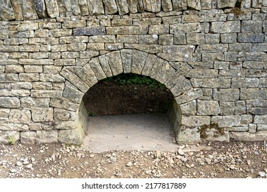 A Lunky, Also Known As A Creep-hole Or Hog-hole, Used For A Farmer To Control The Passage Of Sheep From One Field To Another In The UK.