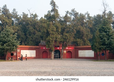 LUOYANG, CHINA - NOV 21 2014: Tomb Of Emperor Guangwu Of Han. A Famous Historic Site In Luoyang, Henan, China.