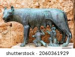 Luperca is the name of the she-wolf who, according to Roman mythology, suckled Romulus and Remus, founders of Rome, when King Amulius ordered them to be killed. Currently called the capitoline wolf