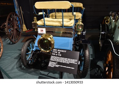 Luray, Virginia, United States: May 26th, 2019: Car And Carriage Caravan Museum In Luray, It Features Antique & Vintage Cars, Including An 1892 Mercedes-Benz & A 1908 Baker Electric.