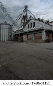 Luray, Virginia, USA - 2020 August 16: Exterior Of The Old Page Co-Op Farm Bureau On A Cloudy Day