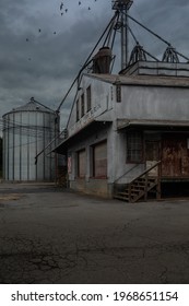 Luray, Virginia, USA - 2020 August 16: Exterior Of The Old Page Co-Op Farm Bureau On A Cloudy Day