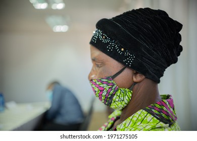 Lusaka, Munali High School, Zambia, 07th May 2021, African Woman In A Facemask, Old African Woman During Corona Virus Pandemic . Old Woman, Old African Woman With Stylish Facemask 