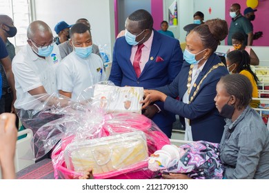 Lusaka, Zambia, 01,01,2022 Mayor-elect Chilando Chitangala, Visiting New Born Babies  At Kanyama Hospital In Lusaka And Giving Them Gifts