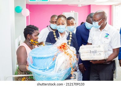 Lusaka, Zambia, 01,01,2022 Mayor-elect Chilando Chitangala, Visiting New Born Babies  At Kanyama Hospital In Lusaka And Giving Them Gifts