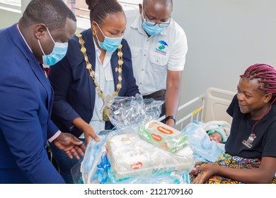 Lusaka, Zambia, 01,01,2022 Mayor-elect Chilando Chitangala, Visiting New Born Babies  At Kanyama Hospital In Lusaka And Giving Them Gifts