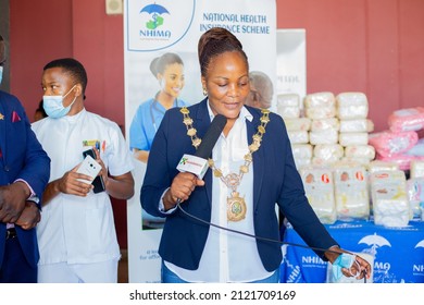 Lusaka, Zambia, 01,01,2022 Mayor-elect Chilando Chitangala, Visiting New Born Babies  At Kanyama Hospital In Lusaka And Giving Them Gifts