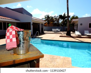 Luxery Vacation, Relaxing By The Pool In Aruba