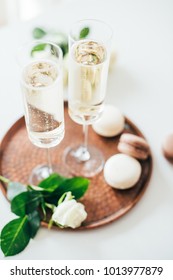 Luxurious Champagne Wedding Party With White Roses And Macaron D