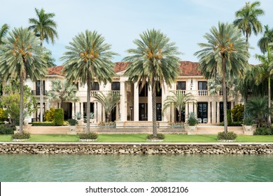 Luxurious mansion by the seaside on Star Island, Miami, home of the rich and famous - Shutterstock ID 200812106